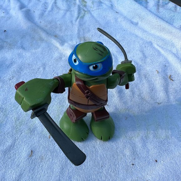 Leonardo Talking Teenage Mutant Ninja Turtles, 6 inch Half-Shell Heroes Toy - Picture 2 of 7